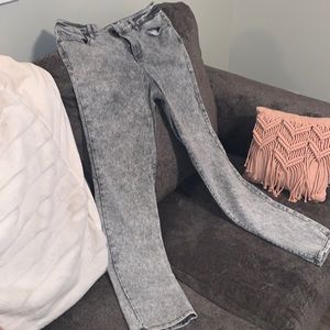 Gloria Vanderbilt Slim Leg Jeans. Gray. Size 12